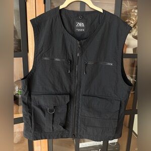 Zara utility vest technical pockets zip up water resistant streetstyle grunge